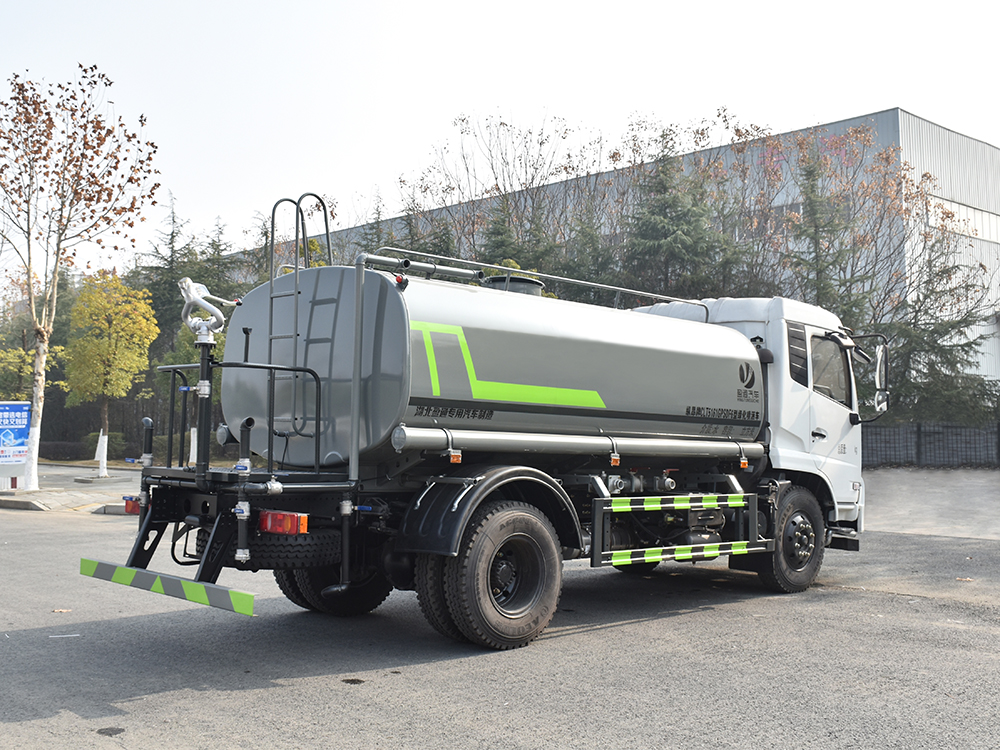 12方天錦軸距3950龍擎210馬力灑水車