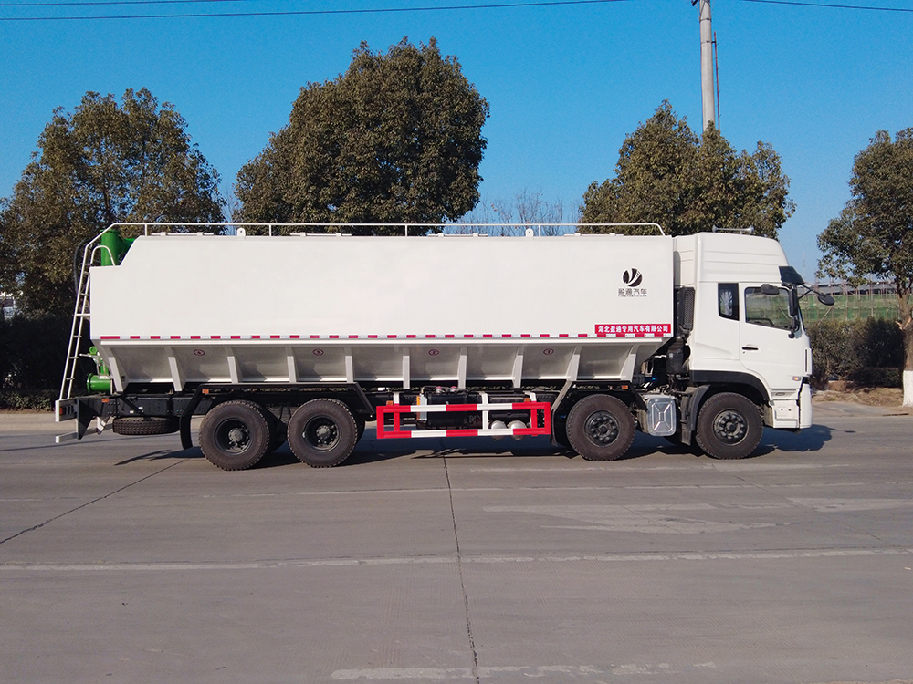 東風天龍前四后八散裝飼料車