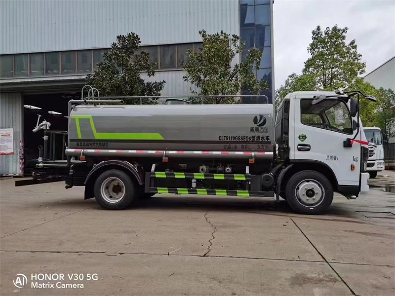 東風多利卡 9.3 方灑水車